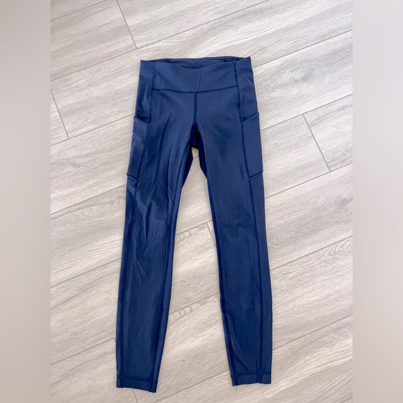 Fast and free Lululemon navy blue leggings - Picture 2 of 3